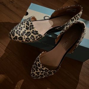 Toms leopard flats